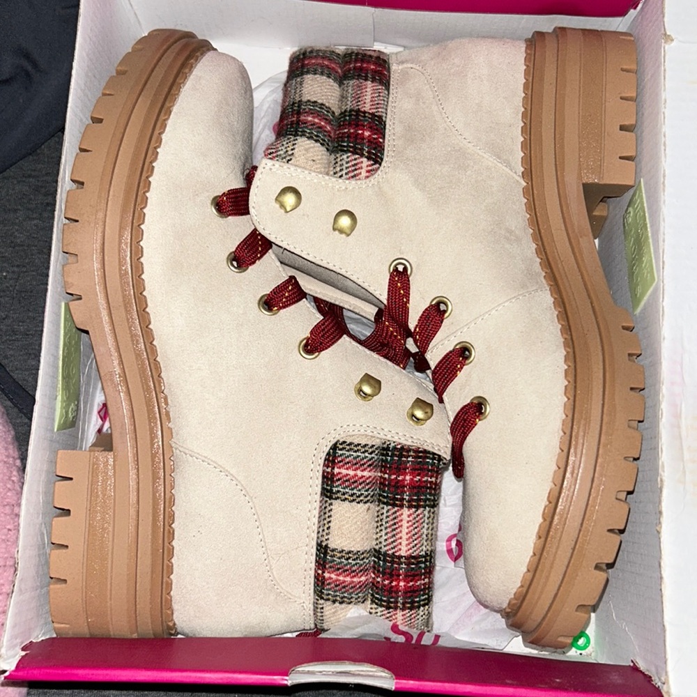 Brand New So Womens Boots